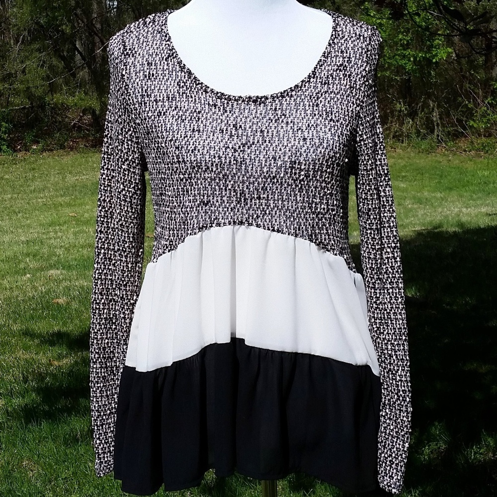 Black Ivory Tiered Tunic Shirt Crochet at Top - Picture 2 of 8